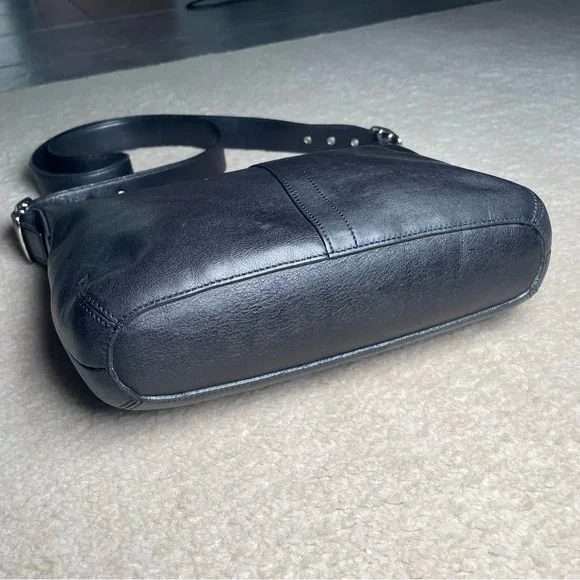 Coach Slim Duffle 9326 in Black - Picture 3 of 13